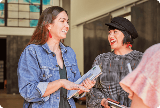 Imagen de personas sonriendo